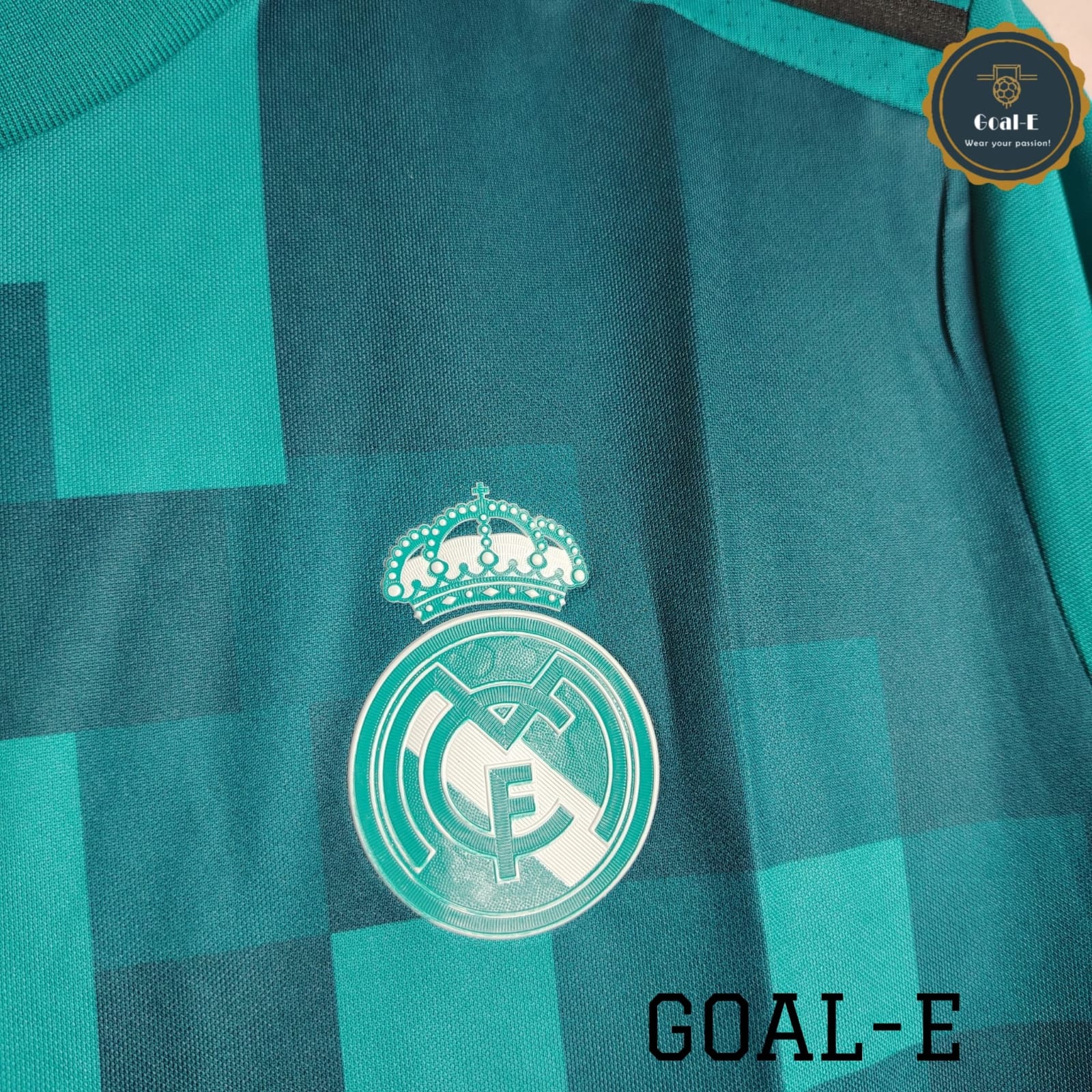 Real Madrid 17/18 Third Kit - Image 3