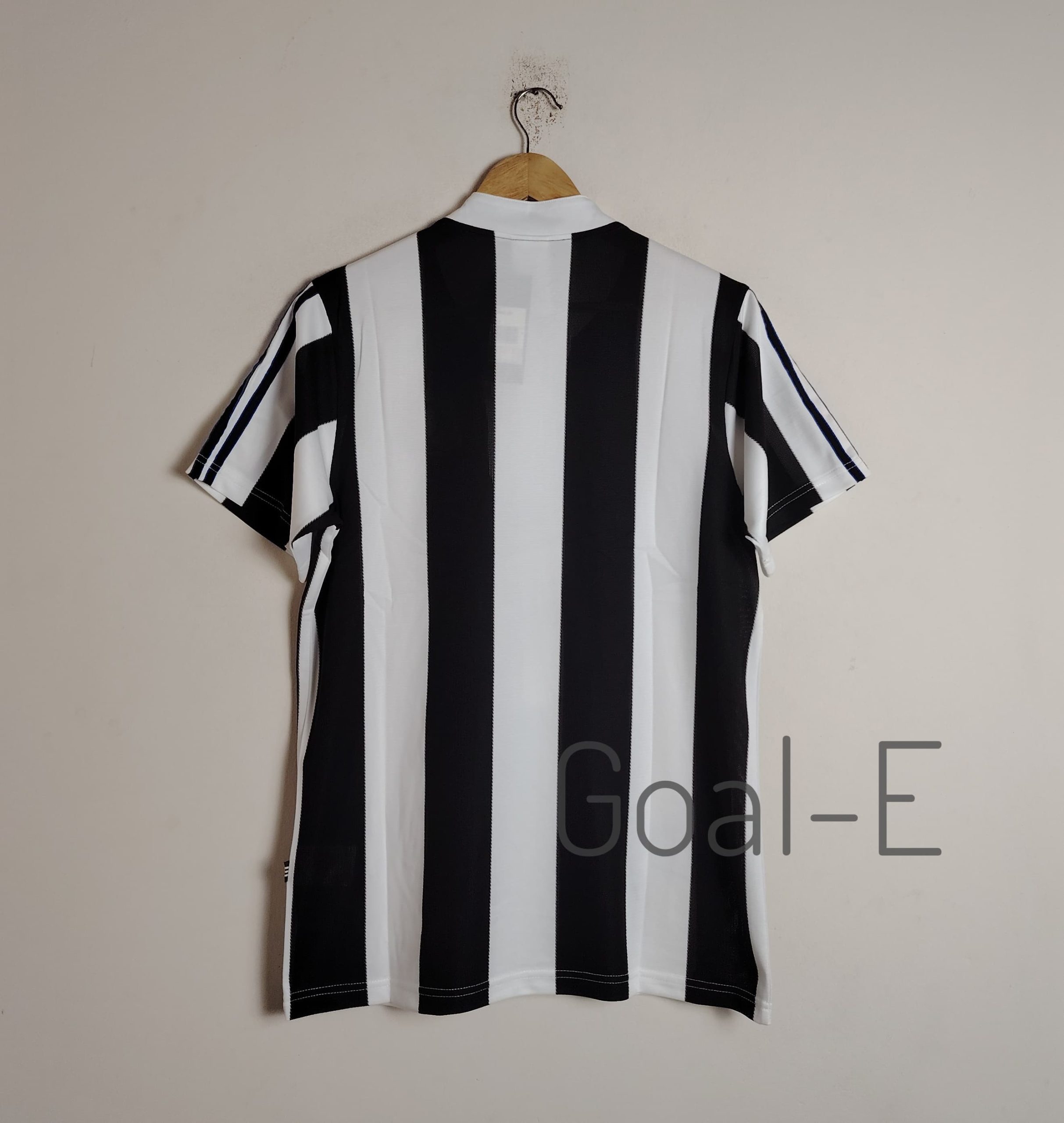 Newcastle 96/97 Home Kit - Image 4