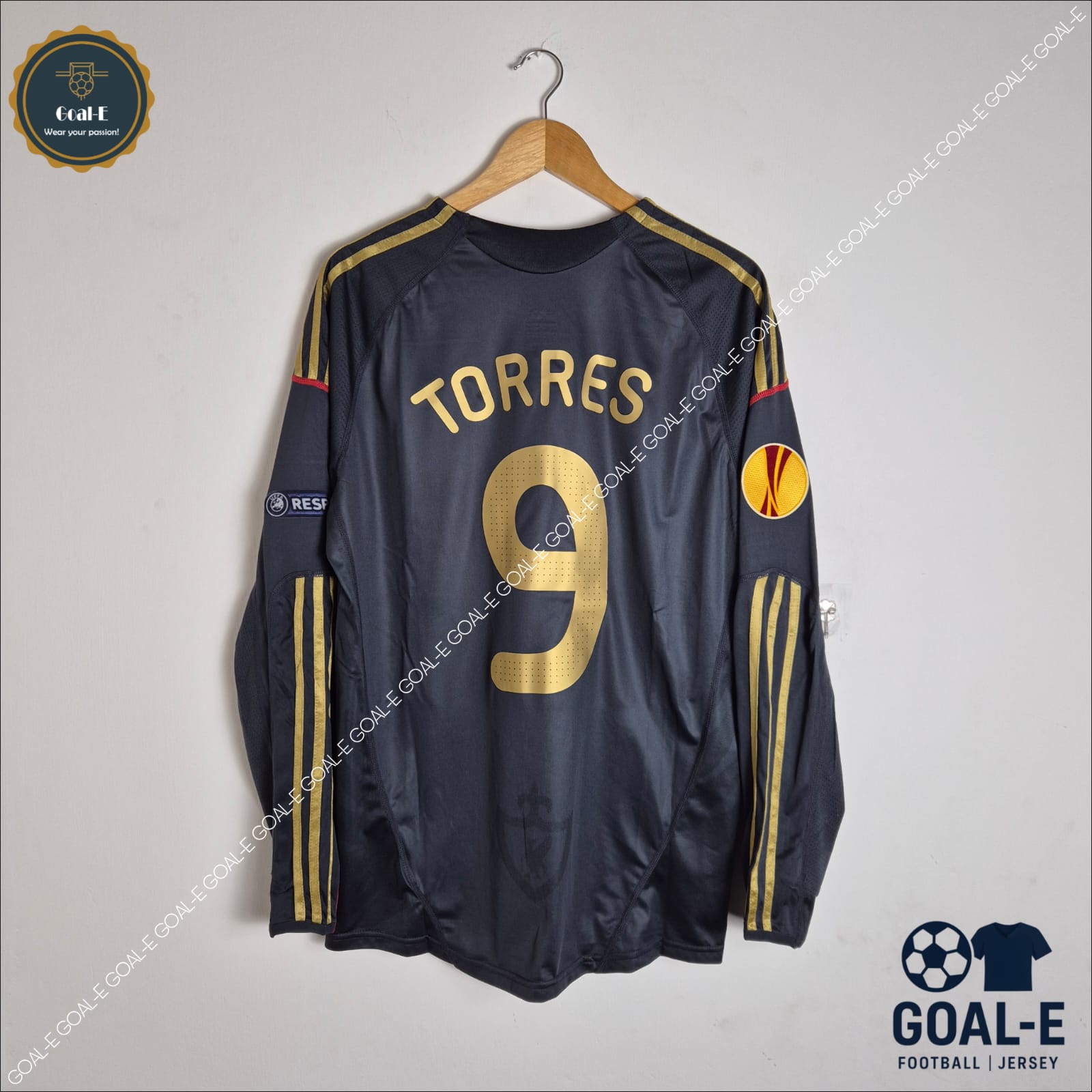 Liverpool 2009/10 Away Kit (Full Sleeves) - Image 4
