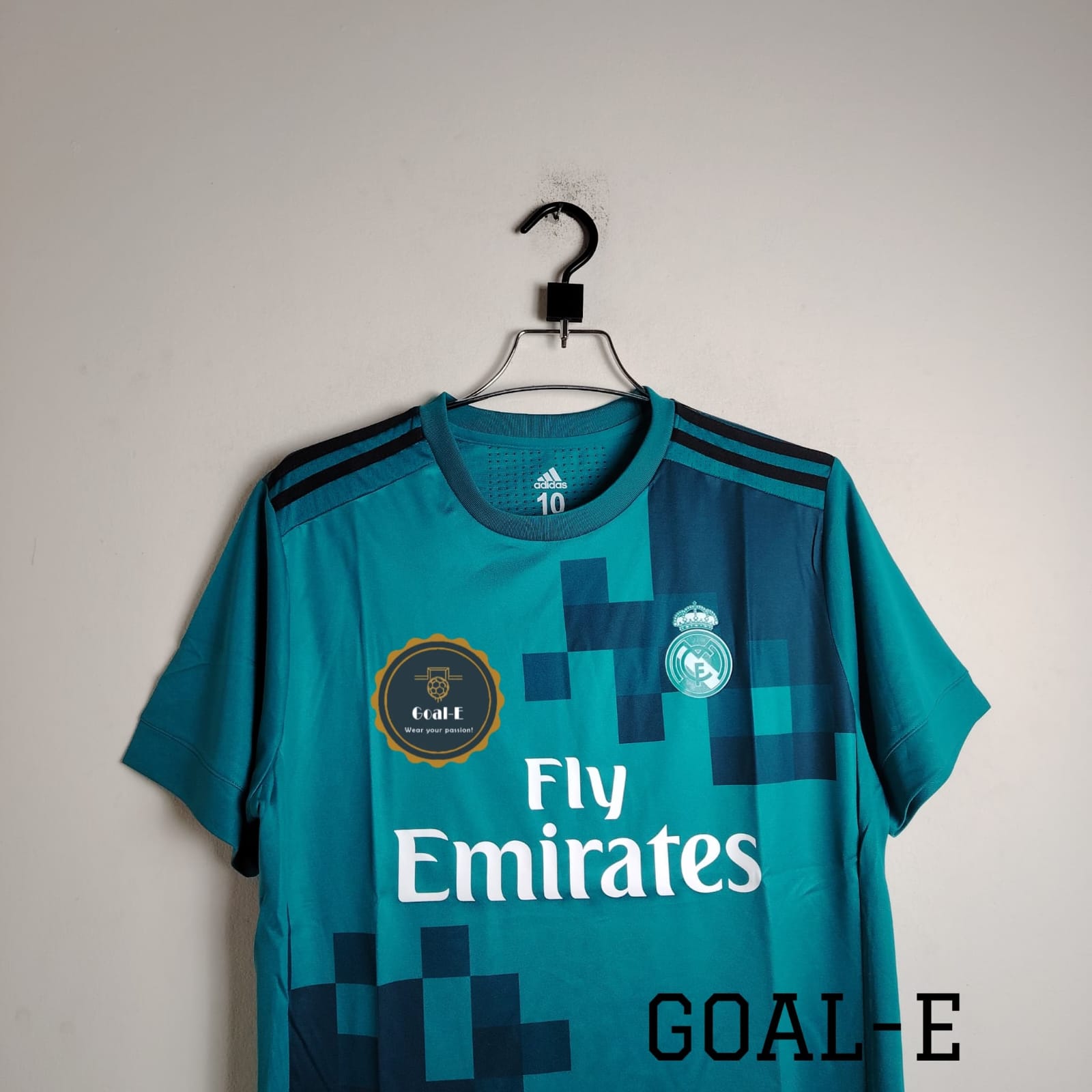 Real Madrid 17/18 Third Kit - Image 5