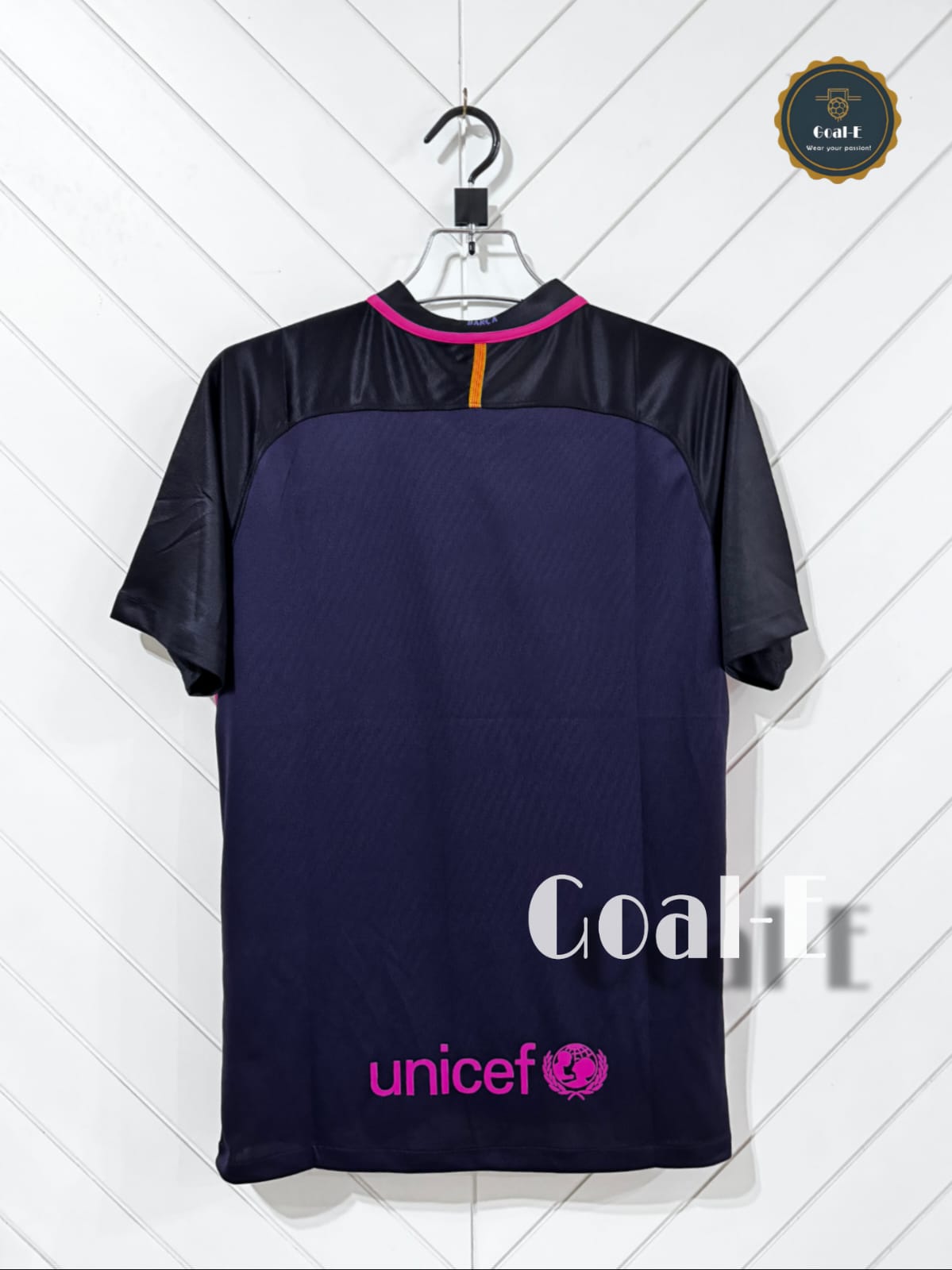 Barcelona 2016/17 Away Kit - Image 4