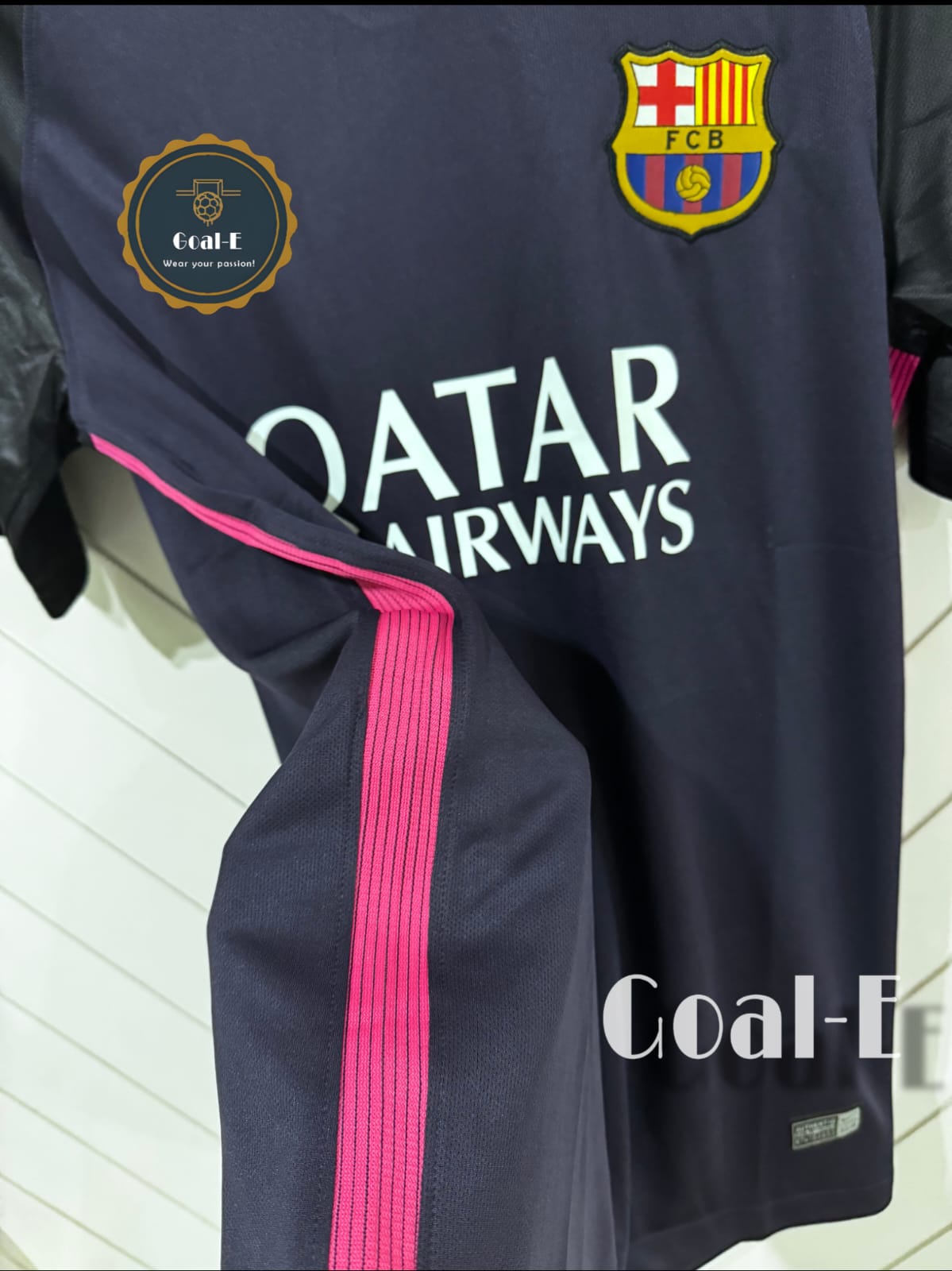 Barcelona 2016/17 Away Kit - Image 3