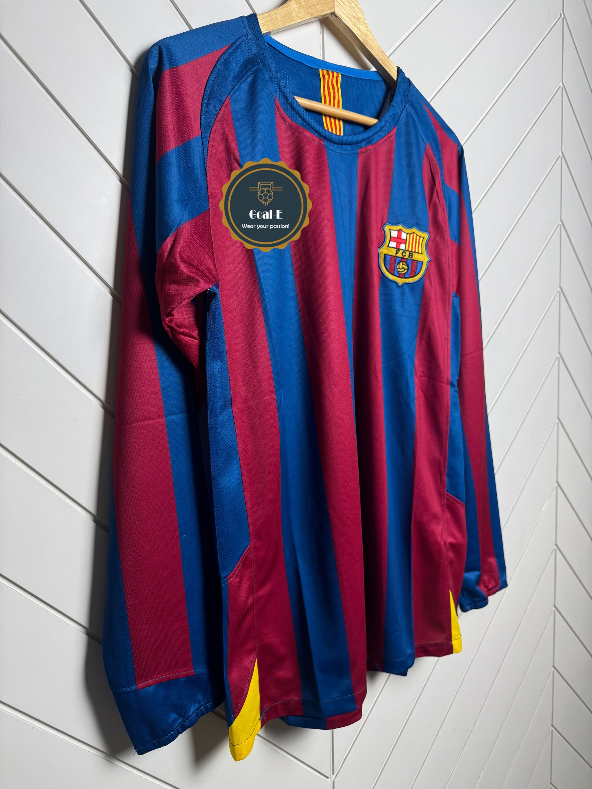 Barcelona 05/06 Home Kit Full Sleeves - Image 3