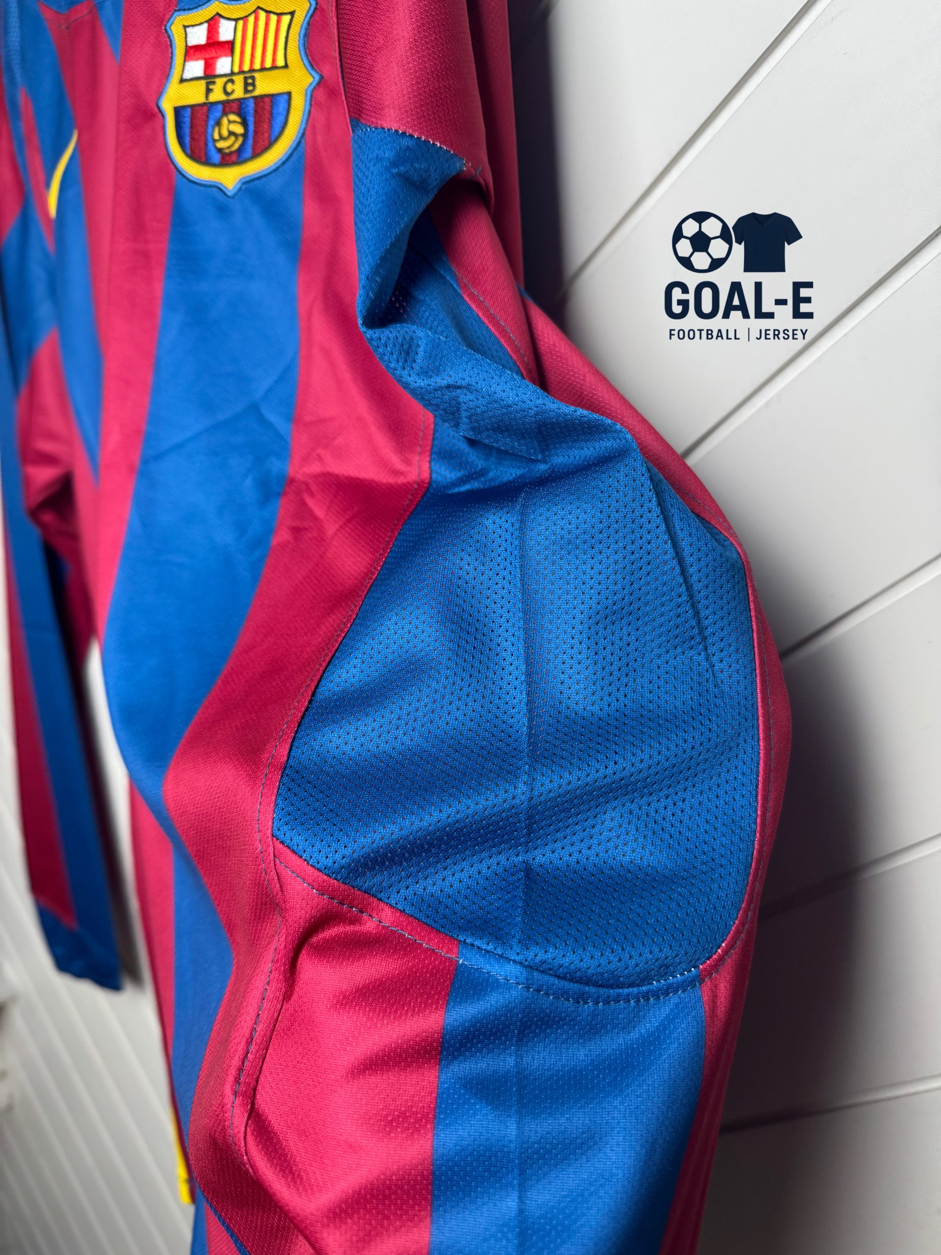 Barcelona 05/06 Home Kit Full Sleeves - Image 5