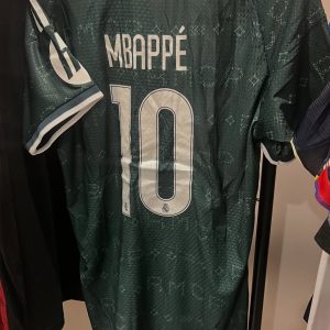 Alternative view of Madrid 26-27 Away Kit (Player Ed)