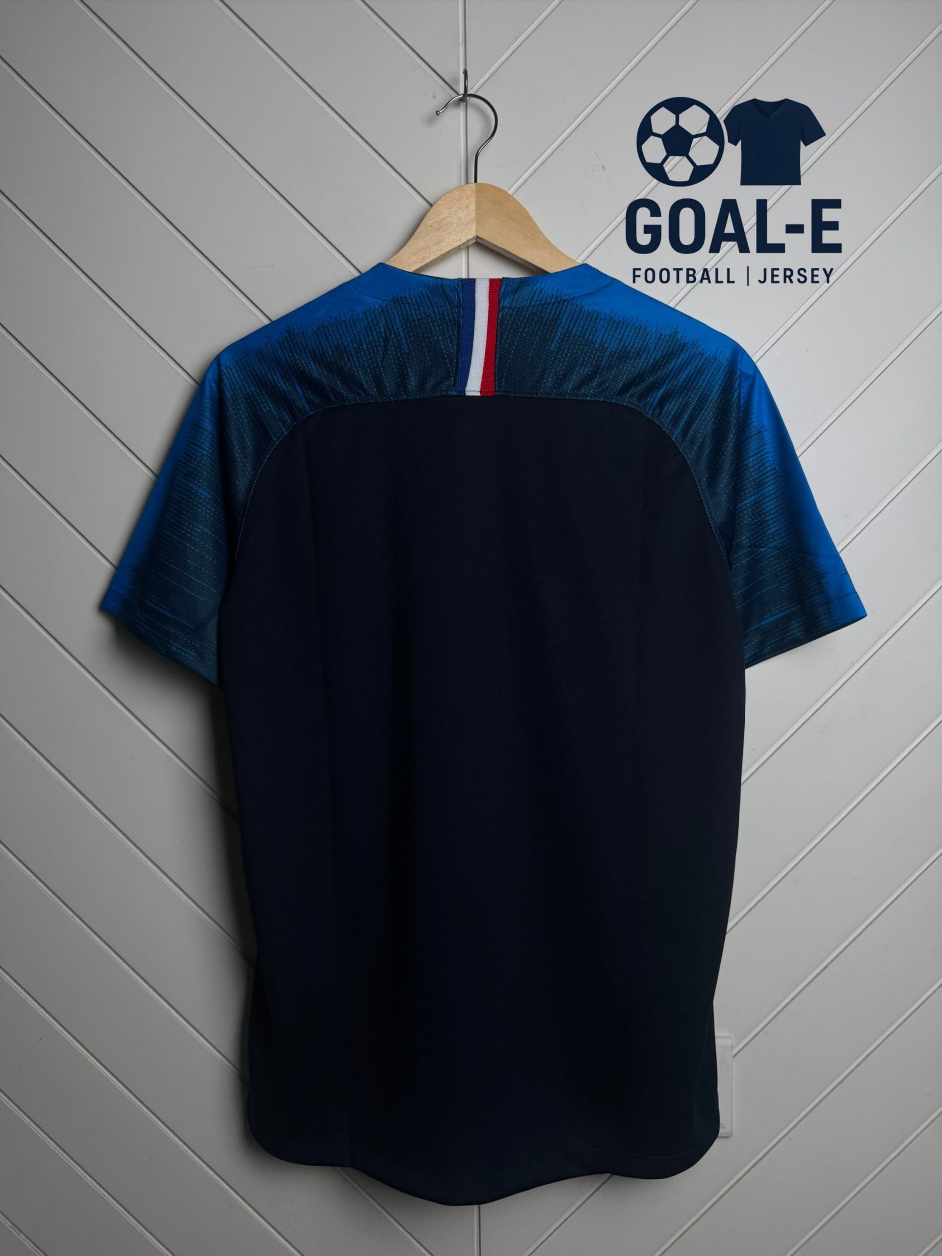 France 18 WC Home Kit - Image 4